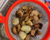Foto del paso 2 de la receta: Arroz exprés con setas y alcachofas