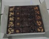 Foto langkah ke 4 dari resep Fudgy Brownies Sekat.