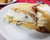 A picture of step 6 of Pandoro Cassata.