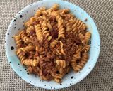Foto del paso 3 de la receta: Tornillos con carne molida y tomate (saca de apuro)