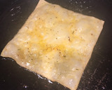 Foto del paso 5 de la receta: Lasaña crujiente de pollo asado, bechamel de piquillos y salsa de dátiles al vino