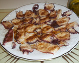 Foto del paso 4 de la receta: Pulpo congelado hervido con pimentón