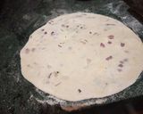 A picture of step 3 of Paneer Parantha.