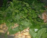 รูปขั้นตอนการทำที่ 4 ของ ผัดกะเพราไก่หนังกรอบใส่ปูอัด