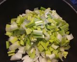 Foto del paso 1 de la receta Albóndigas de bacalao y berenjena en salsa de puerro y apio