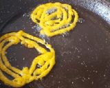 صورة لخطوة 4 من وصفة الزلابيا العراقية بطريقة سهلة ولذيذة 😋😋😋