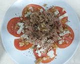Foto del paso 3 de la receta Aliño de tomate con queso y atún.