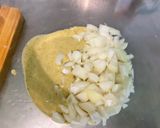 Une image de l'étape 4 de Salade de pommes de terre aux harengs, tomates et oignons.
