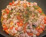 A picture of step 2 of Garlic Sausage and Tomato Spaghetti.