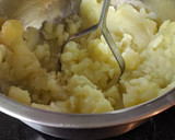 Foto del paso 5 de la receta: Pastel de patata con merluza y langostinos
