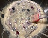 A picture of step 4 of Berry Muffins / Raspberry Blueberry.
