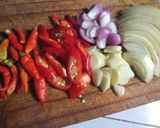 Foto langkah ke 2 dari resep Udang Tumis Pedas Manis.