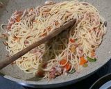 Foto langkah ke 5 dari resep Spaghetti Aglio Olio Kornet.