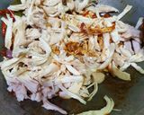 Foto langkah ke 2 dari resep Ayam Suwir Pedas.