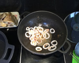 Foto del paso 2 de la receta: Suquet de dorada  con galeras y calamar