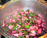 Foto del paso 5 de la receta: Arroz caldoso con pencas de remolacha y beicon