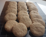 Foto del paso 4 de la receta: Tapas de alfajor (harina integral, almidón de maíz, avena, stevi