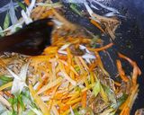 Foto langkah ke 3 dari resep Lumpia Ayam Suwir Wortel.
