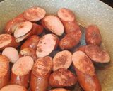 Une image de l'étape 5 de Rougail saucisse fumée(oignon confit)a la bien cousin!!!.
