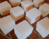 Hình bước làm 2 của món Bánh Lamington Úc