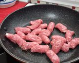 Foto del paso 1 de la receta: Salchichas de pollo con champiñones y pimientos verdes