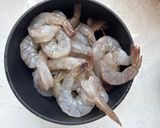 A picture of step 1 of Filipino Camaron Rebosado.