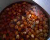A picture of step 2 of Pindi Chole.