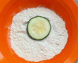 Foto langkah ke 3 dari resep Korean Fried Zucchini (Zukini Goreng ala Korea).