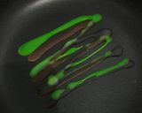 Foto langkah ke 4 dari resep Dadar gulung vla coklat.