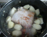 Foto del paso 2 de la receta: Cinta de lomo al vino dulce con patatas