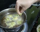 લીલી ડુંગળી અને મેથીના ભજીયા(Lili dungli-methi bhajiya recipe in Gujarati) રેસીપી સ્ટેપ2ફોટો