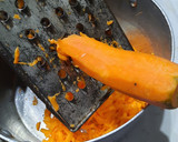 Foto del paso 2 de la receta: Mermelada de zanahorias (sin azúcar) con pasas de uva