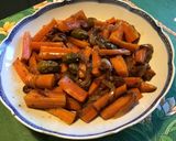 Une image de l'étape 9 de Carottes glacées et caramélisées aux câpres italiennes et oignon de roscoff.