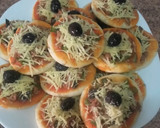 Foto del paso 5 de la receta: Mini pizza de atún con champiñones/ comida de Marruecos