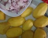 A picture of step 1 of Taaj kabab salan.