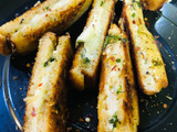 चीज़ गार्लिक ब्रेड स्टिक्स (cheese garlic bread stick recipe in Hindi)