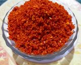 A picture of step 4 of Maharashtrian garlic chutney.