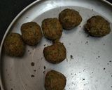 A picture of step 9 of Pizza flavoured kofta in creamy spinach gravy.