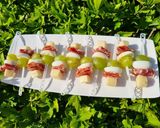 Une image de l'étape 2 de Brochettes apéro sucrées salées 😋.