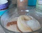 Foto del paso 2 de la receta: Alfajores de harina integral, banana, cacao y coco (tapitas)