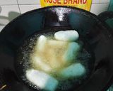 Foto langkah ke 3 dari resep Cemilan dari nasi (nasi kepal goreng).