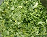 A picture of step 1 of Methi ringan.
