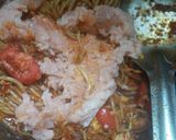 Foto langkah ke 6 dari resep Mie Balado Telur Ikan.