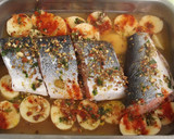 Foto del paso 10 de la receta: Salmón entero con almendras y patatas
