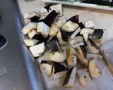 Foto del passaggio 4 della ricetta Pasta alla norma, la ricetta catanese con ricotta e melanzane
