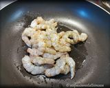 Foto del passaggio 2 della ricetta Insalata di Riso Venere Golosa con Pesce e Mango