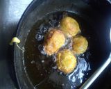 A picture of step 6 of Lasun chutney wada.