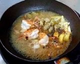 รูปขั้นตอนการทำที่ 7 ของ กุ้งผัดมันฝรั่งพริกไทยราดหน้าข้าว