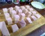 Foto del paso 2 de la receta: Snack : cubitos de jamón y queso empanizados con salsa Buffalo