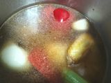 Sopa de pollo casera en olla